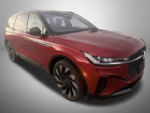 Used 2025 Lincoln Nautilus Reserve image 2