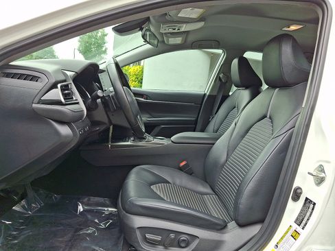 Used 2021 Toyota Camry SE FWD image 13