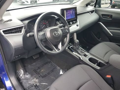 Used 2025 Toyota Corolla Cross LE FWD image 8