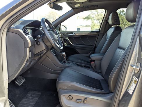 Used 2022 Volkswagen Tiguan SE R-Line image 10