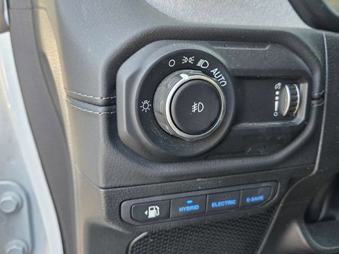 Used 2024 Jeep Wrangler Unlimited Sahara AWD/4WD image 15