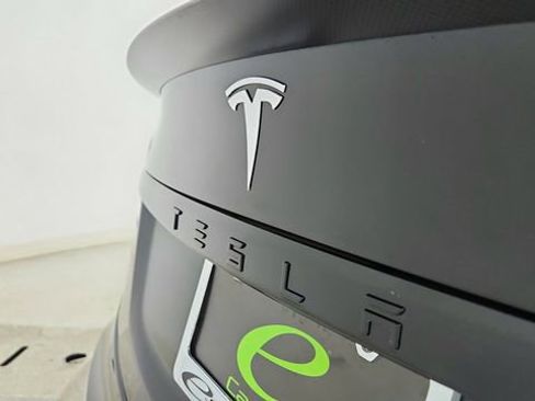 Used 2021 Tesla Model S Plaid image 17
