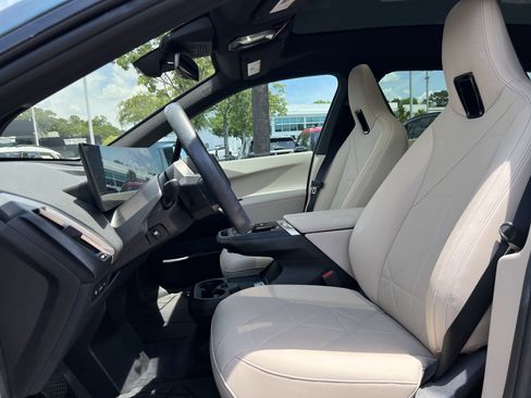 Used 2024 BMW iX xDrive50 w/ Sport Package AWD/4WD image 16