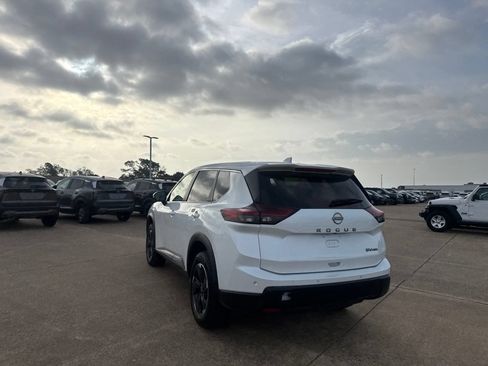 Used 2024 Nissan Rogue SV AWD/4WD image 15