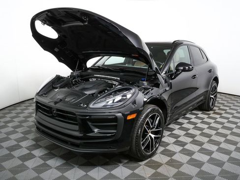 Certified 2025 Porsche Macan image 35