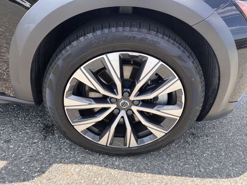 Certified 2023 Volvo V90 B6 Cross Country Plus AWD/4WD image 5