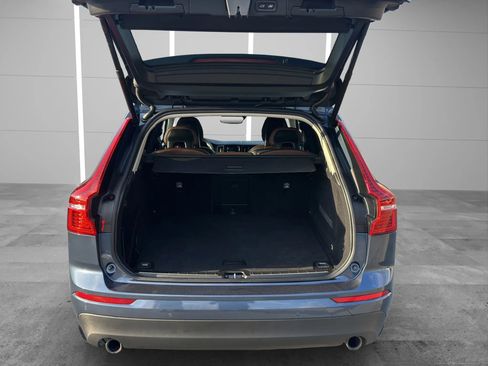 Used 2018 Volvo XC60 T5 Momentum w/ Convenience Package image 11