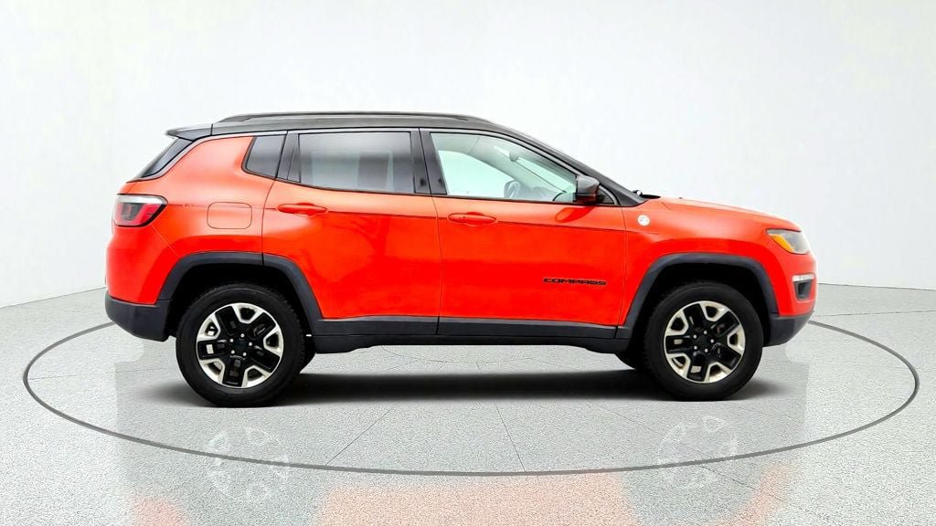 Used 2017 Jeep Compass Trailhawk AWD/4WD image 4