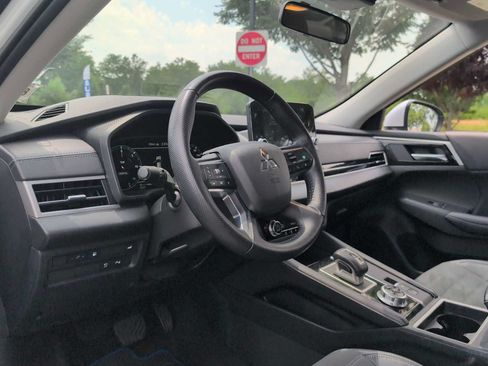Used 2024 Mitsubishi Outlander SE AWD/4WD image 10