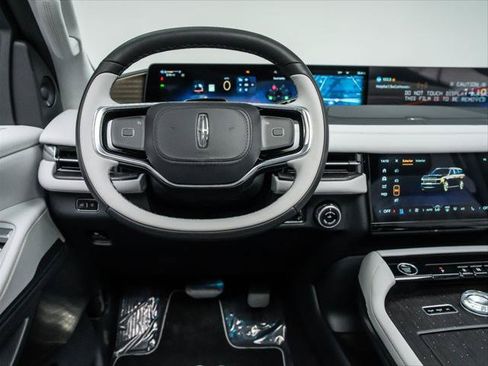 New 2026 Lincoln Navigator L Black Label AWD/4WD image 21