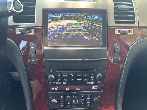 Used 2014 Cadillac Escalade Luxury AWD/4WD image 17