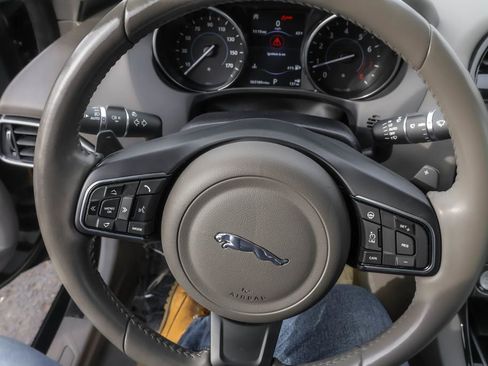 Used 2018 Jaguar XE Premium image 16