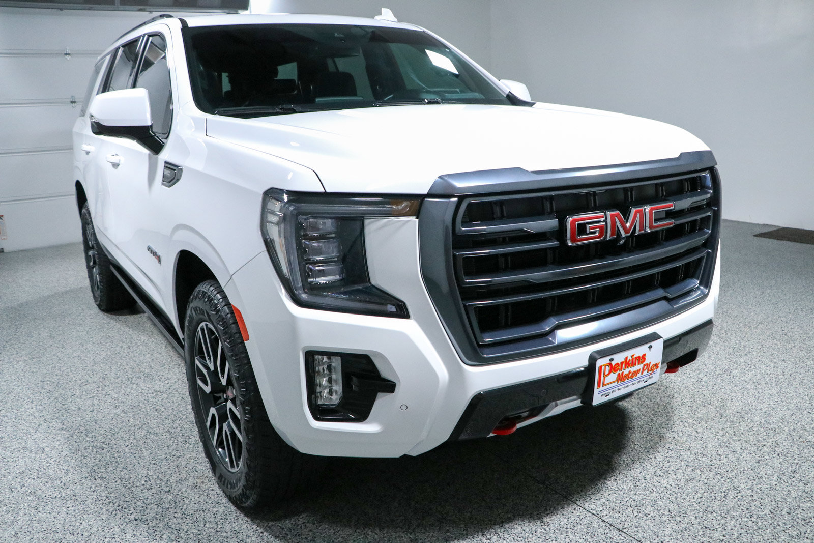 Used 2023 GMC Yukon AT4 w/ Technology Package AWD/4WD image 5