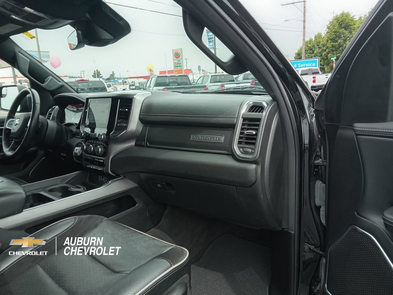 Used 2024 RAM 1500 Laramie AWD/4WD image 23