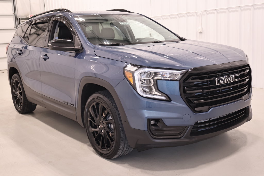 Used 2024 GMC Terrain SLT w/ Elevation Edition AWD/4WD image 3
