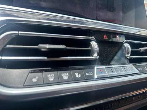 Used 2019 BMW X7 xDrive40i w/ Premium Package AWD/4WD image 37