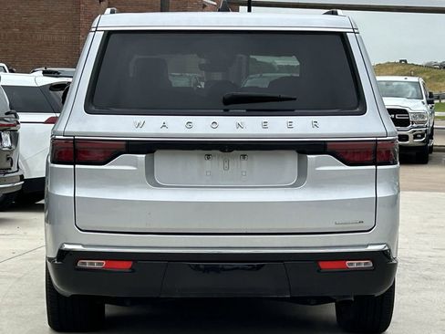 Used 2024 Jeep Wagoneer L Series II RWD image 5