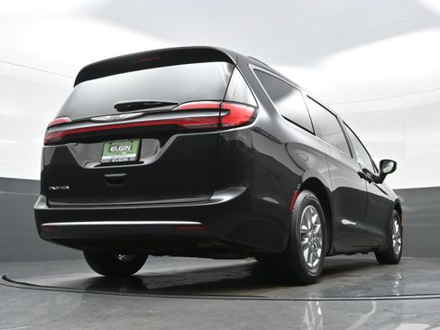 Used 2022 Chrysler Pacifica Touring-L FWD image 33