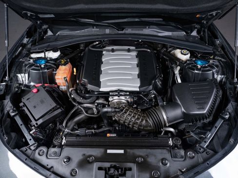 Used 2018 Chevrolet Camaro SS RWD image 39