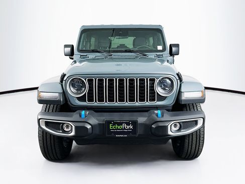 Used 2024 Jeep Wrangler Unlimited Sahara AWD/4WD image 2