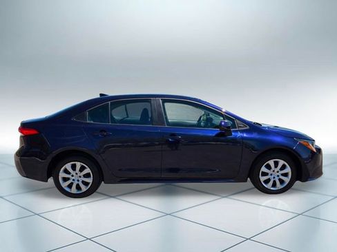 Used 2025 Toyota Corolla LE FWD image 4