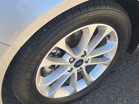 Used 2020 Ford Fusion SE image 19