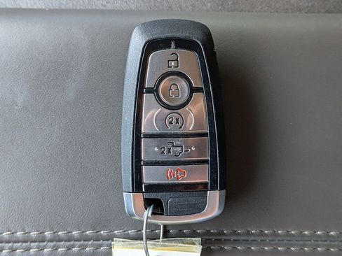 Certified 2025 Ford F250 Platinum w/ Platinum Plus Package image 33