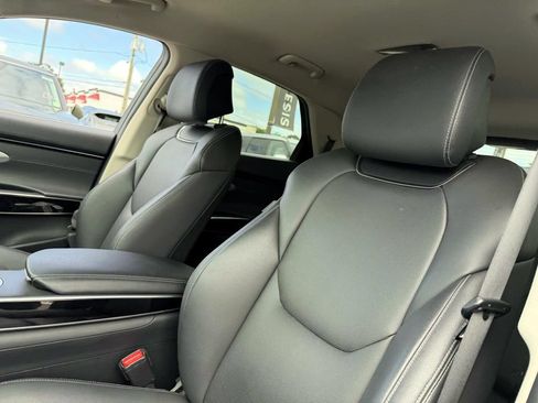 Certified 2025 Genesis GV70 2.5T AWD/4WD image 12
