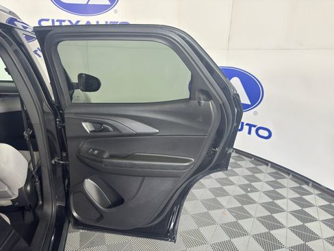 Used 2024 Chevrolet TrailBlazer LT w/ LT Cold Weather Package FWD image 35