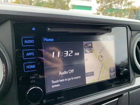 Used 2018 Toyota Tacoma TRD Sport image 21