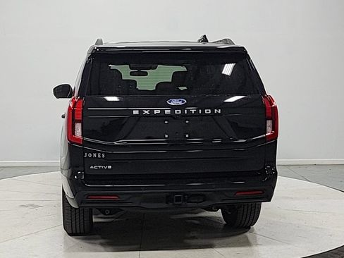 Used 2025 Ford Expedition Active RWD image 6