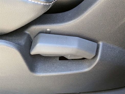 Certified 2024 Volkswagen Atlas Cross Sport SE image 17