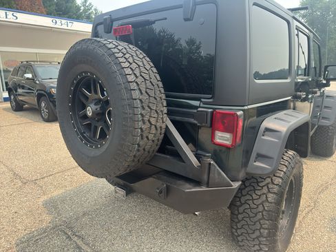 Used 2011 Jeep Wrangler Unlimited Rubicon w/ Connectivity Group AWD/4WD image 15