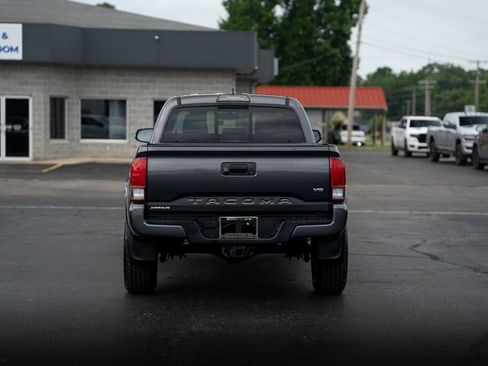 Used 2016 Toyota Tacoma TRD Sport AWD/4WD image 8