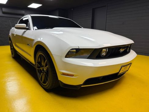 Used 2011 Ford Mustang GT RWD image 2