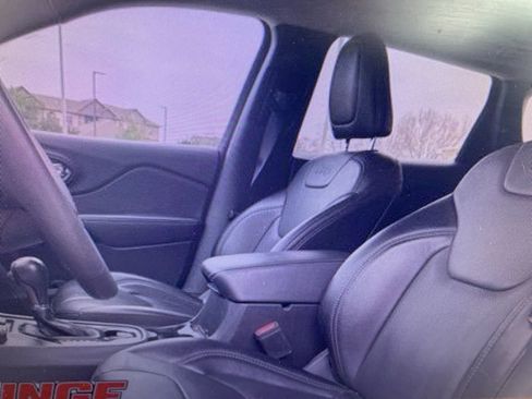 Used 2023 Jeep Cherokee Altitude Lux image 12