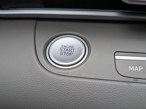 Used 2025 Hyundai Elantra SEL FWD image 29