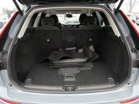 Used 2023 Volvo XC60 B5 Core image 18