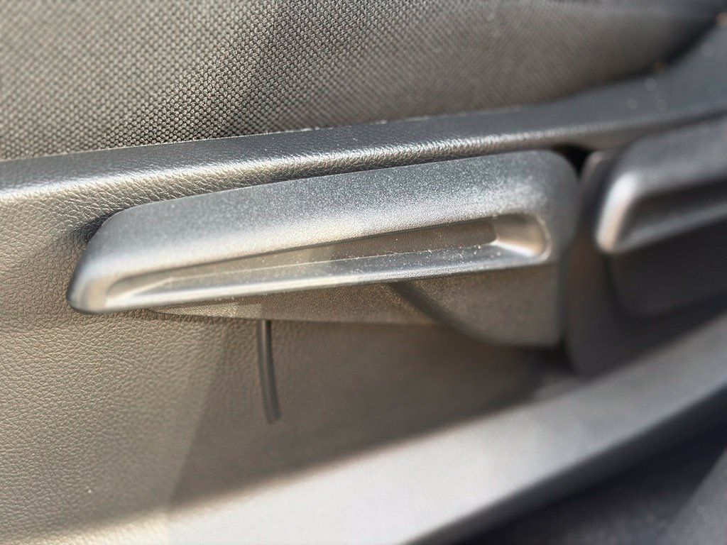 Used 2025 Honda HR-V LX image 19