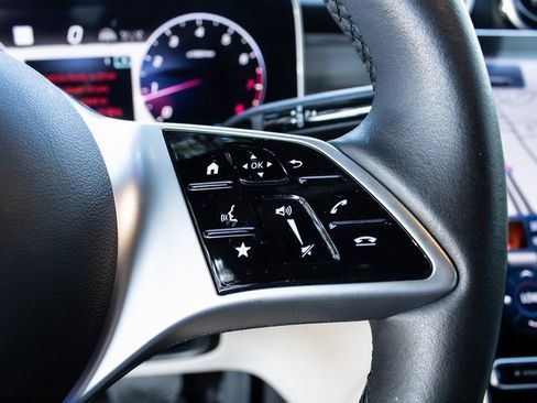 Used 2023 Mercedes-Benz GLC 300 4MATIC image 12