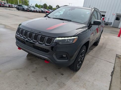 Used 2025 Jeep Compass Trailhawk w/ Trailhawk Elite Group AWD/4WD image 24