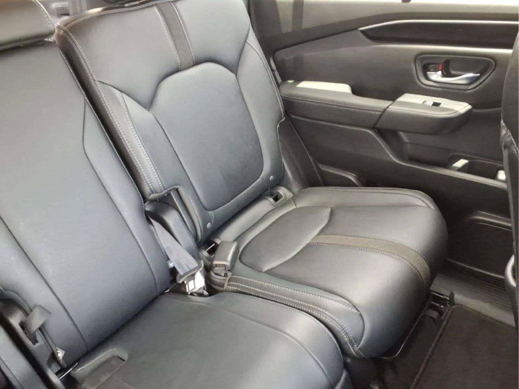 Used 2025 Honda Pilot Touring image 18