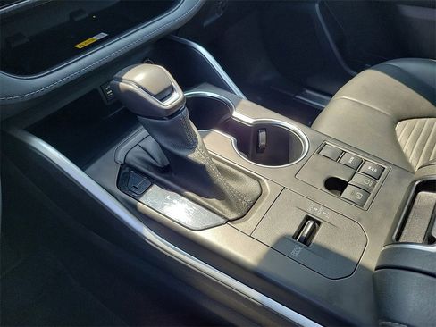 Used 2023 Toyota Highlander XSE image 14