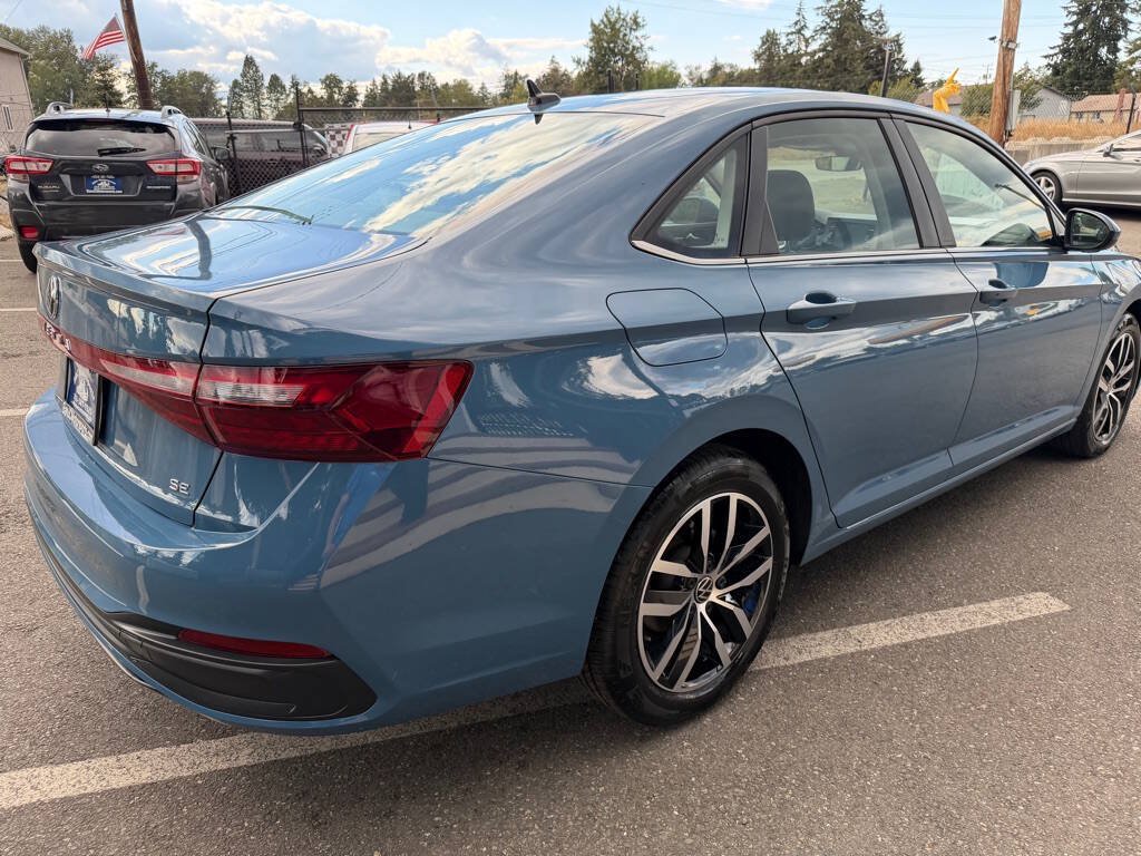 Used 2025 Volkswagen Jetta SE FWD image 5