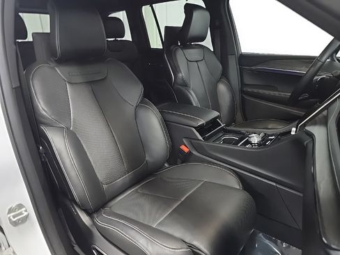 Used 2023 Jeep Grand Cherokee Overland w/ Advanced Protech Group III AWD/4WD image 15