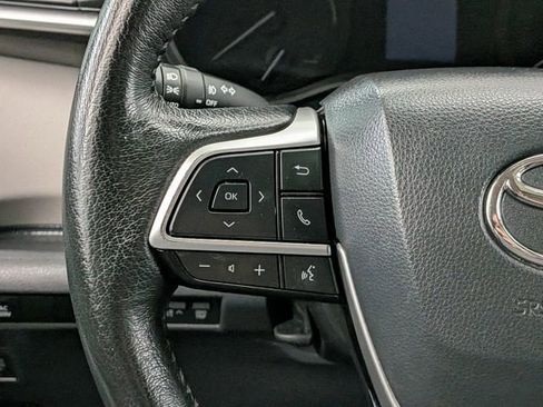 Used 2022 Toyota Sienna XLE w/ XLE Plus Package FWD image 37