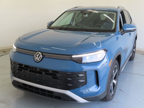 New 2026 Volkswagen Tiguan SE FWD image 9