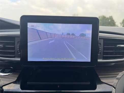 Used 2022 Ford Explorer Limited image 16