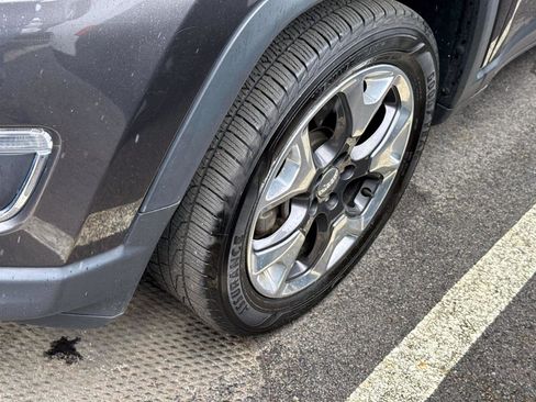 Used 2019 Jeep Compass Limited AWD/4WD image 5