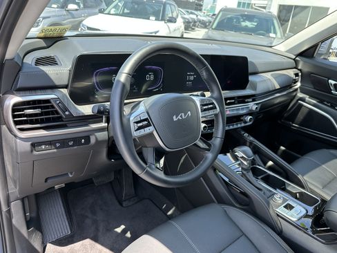 Used 2025 Kia Telluride EX FWD image 25